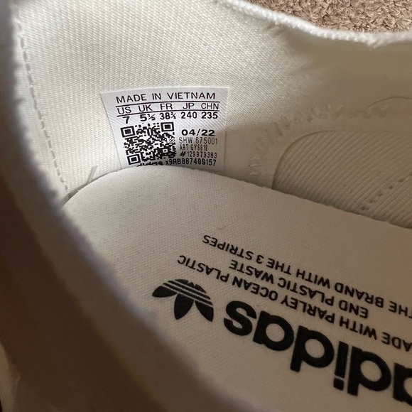 🔥🔥BRAND NEW WITHOUT BOX- ADIDAS Ladies size 7 cream sneakers. - Picture 5 of 10